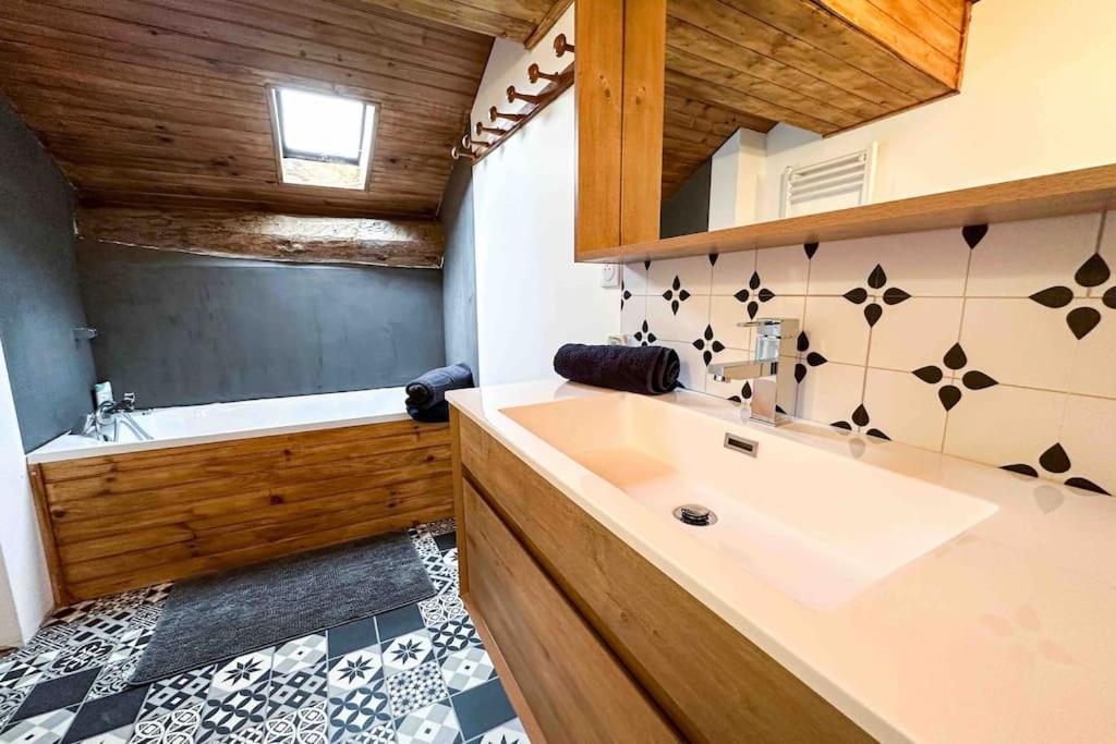 Ribera 1 - Beautiful Reformed House Parking Villa Formigueres Bagian luar foto
